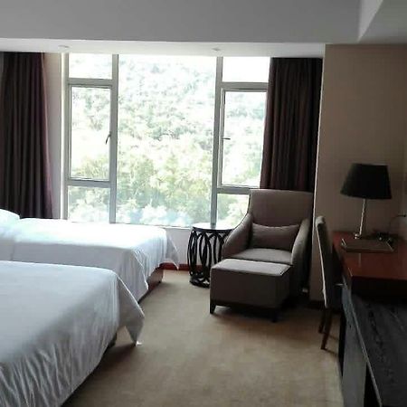 Golden Palm Hotel Zhuhai Exterior photo