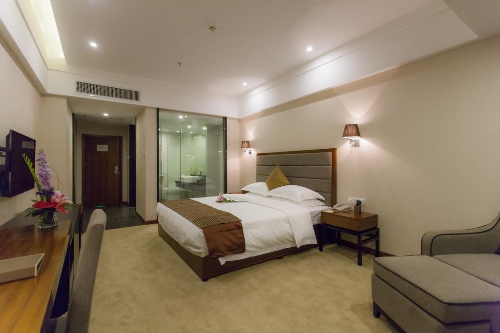 Golden Palm Hotel Zhuhai Exterior photo